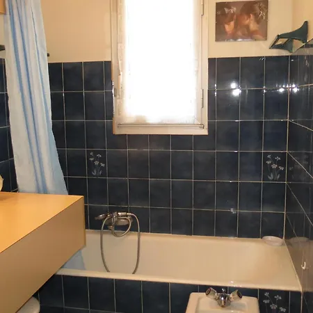 Apartment T2 Calme Avec Parking, Balcon, Proche Centre-ville Et A - Fr-1-780-22 *